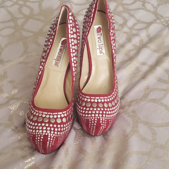 Shoes - Picture 2 of 3